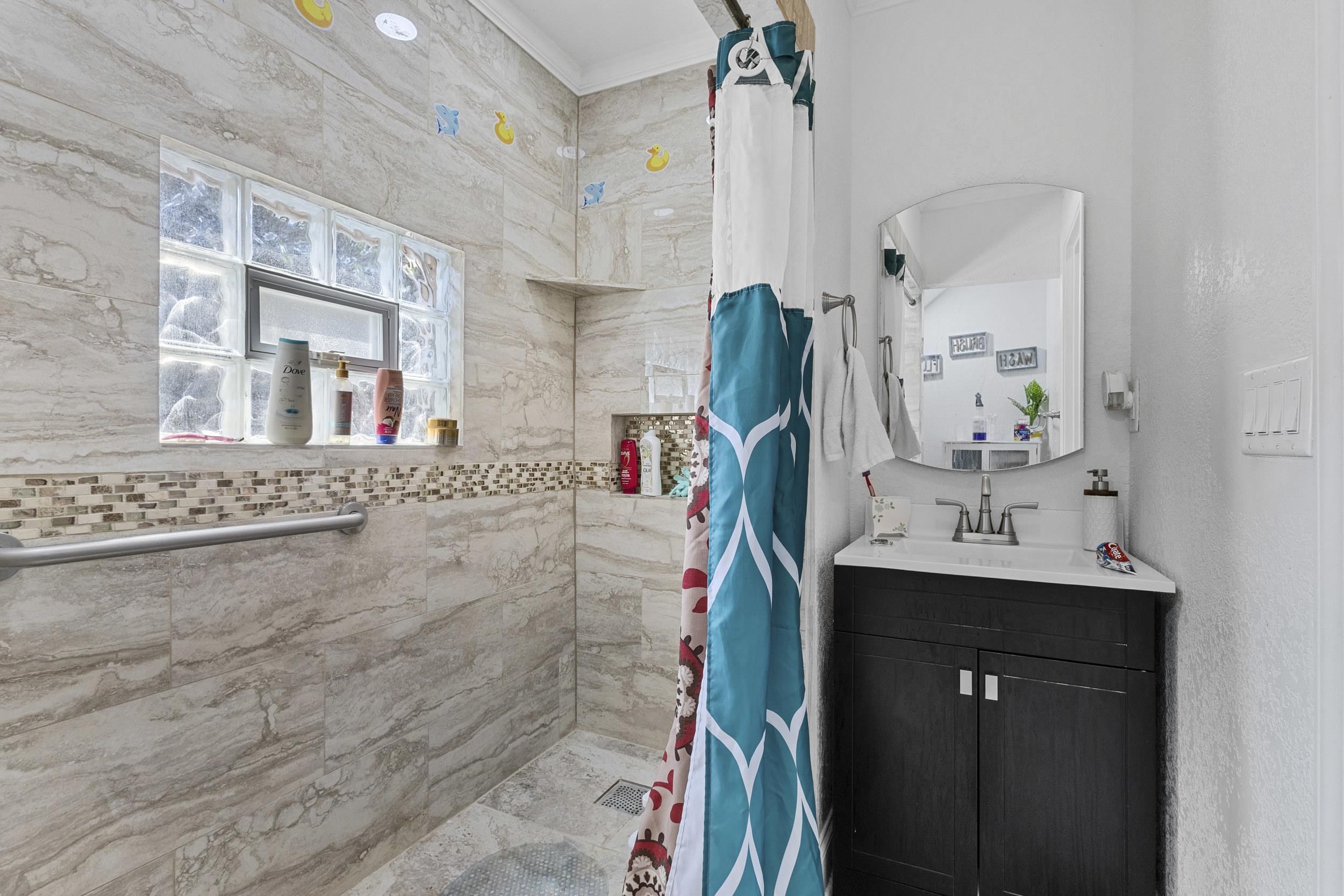 611 West Fulton Street Waupaca, WI 54981 - Photo 23 of 33