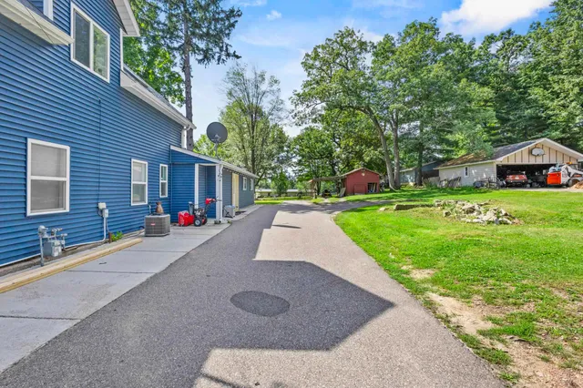 $295,000 | 611 West Fulton Street, Waupaca, WI 54981