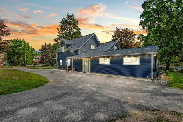 $295,000 | 611 West Fulton Street, Waupaca, WI 54981