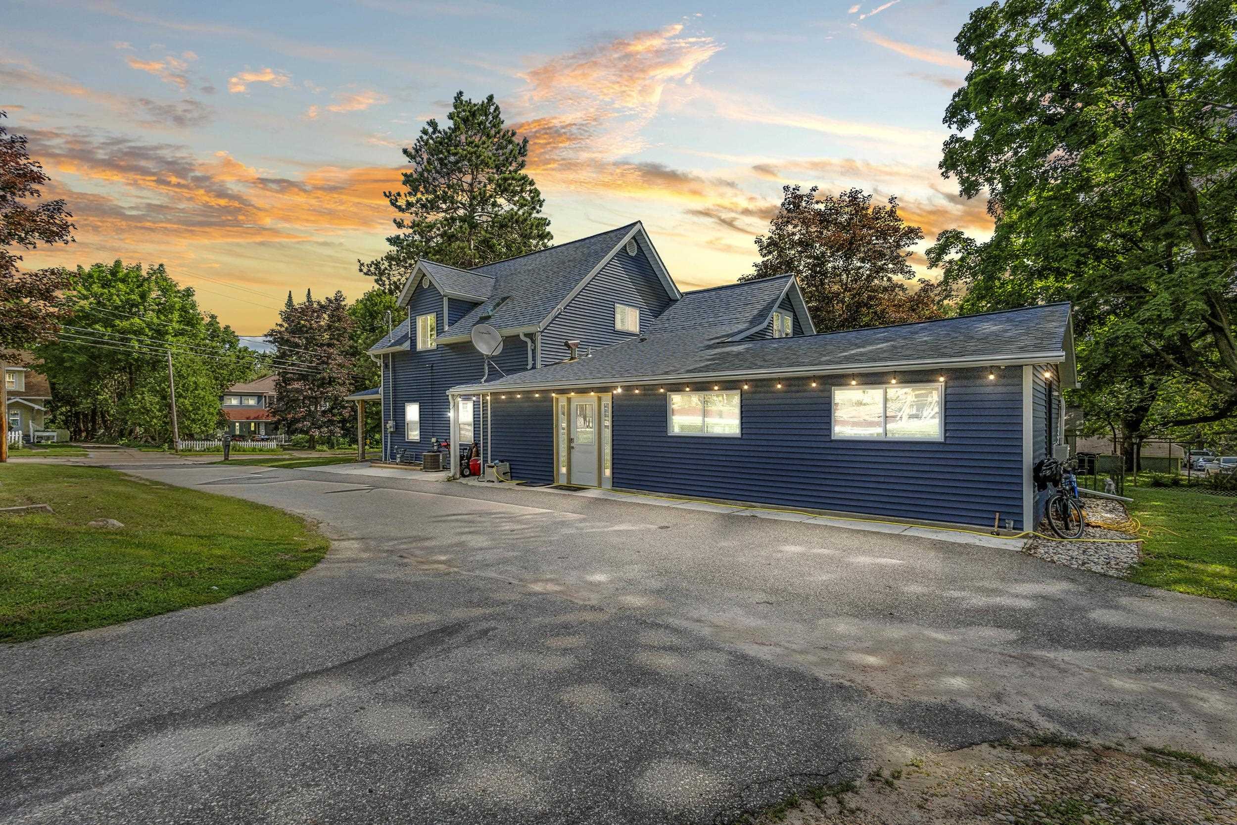 611 West Fulton Street Waupaca, WI 54981 - Photo 27 of 33