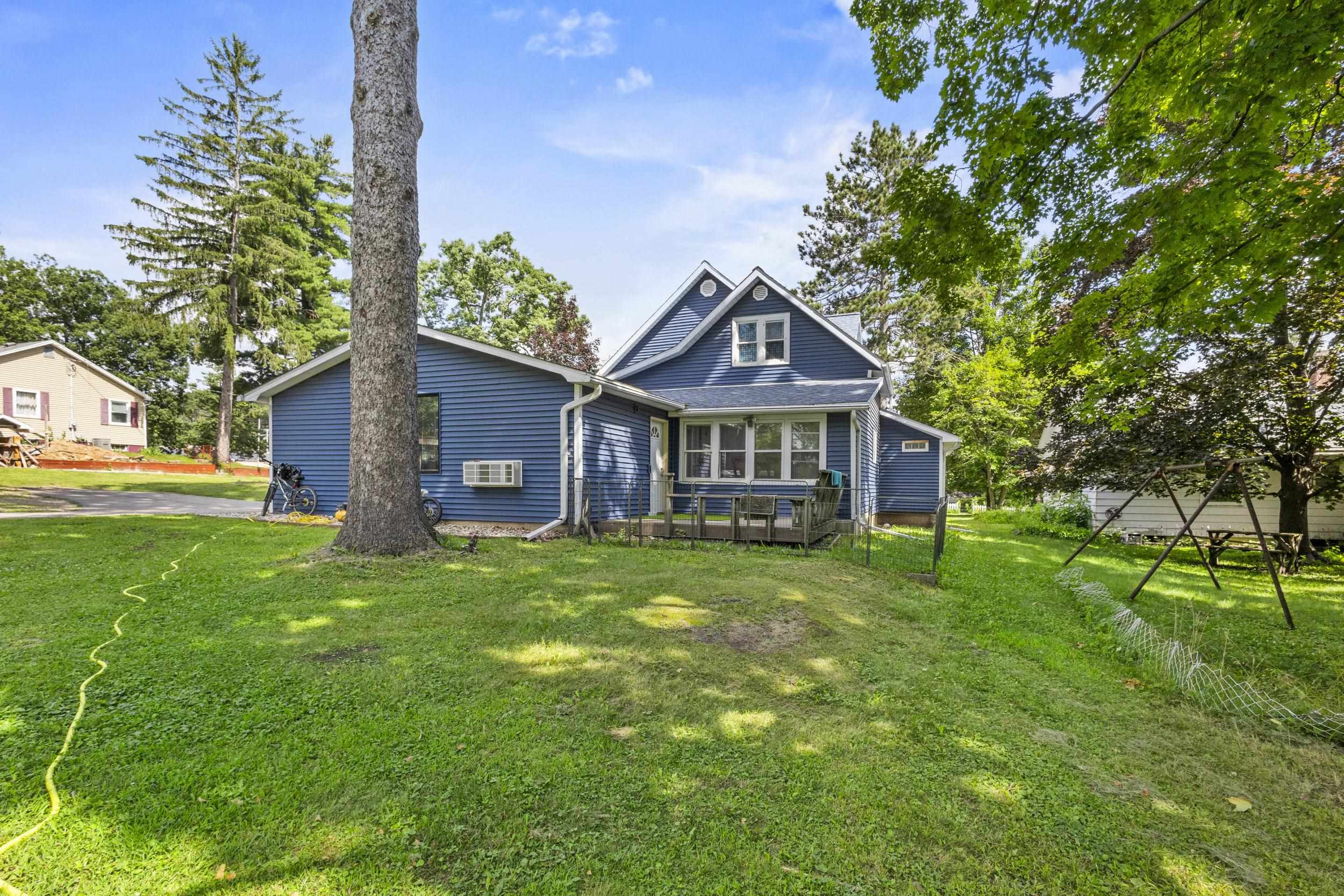 611 West Fulton Street Waupaca, WI 54981 - Photo 28 of 33