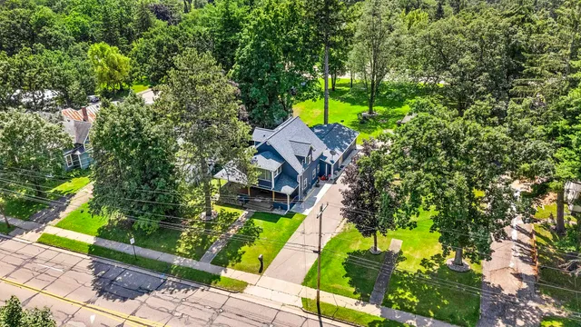 $295,000 | 611 West Fulton Street, Waupaca, WI 54981