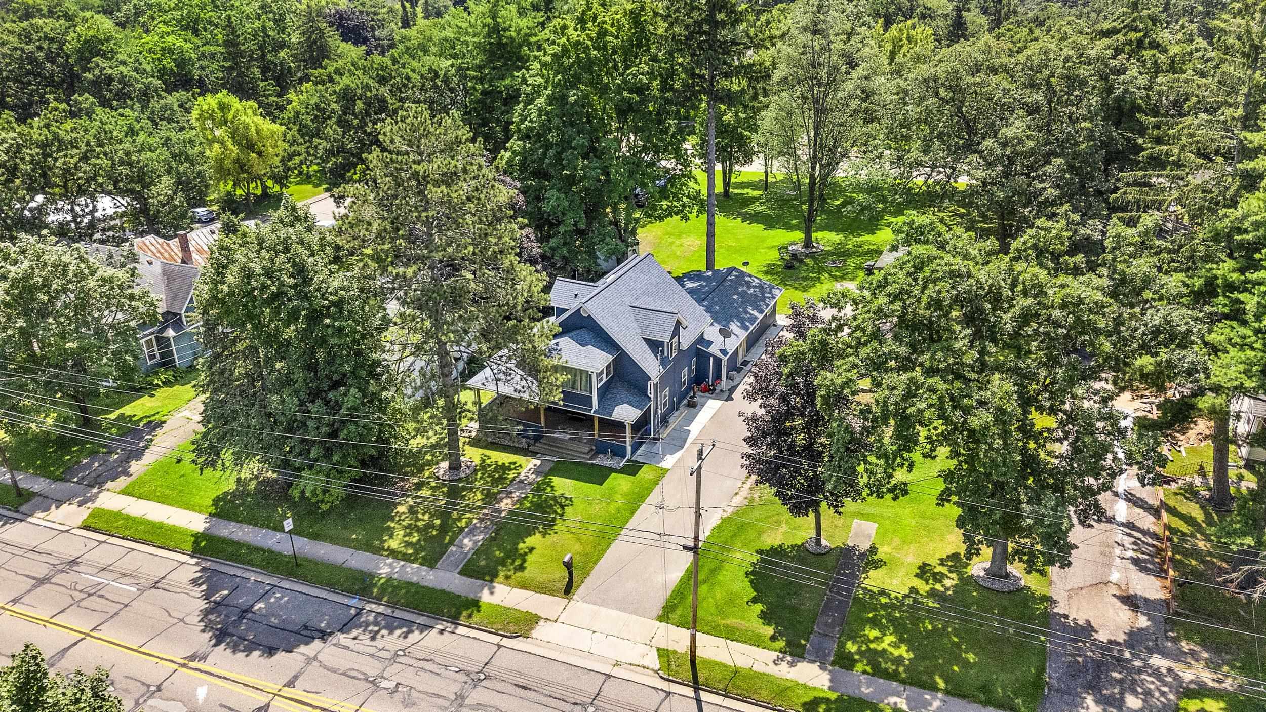 611 West Fulton Street Waupaca, WI 54981 - Photo 32 of 33