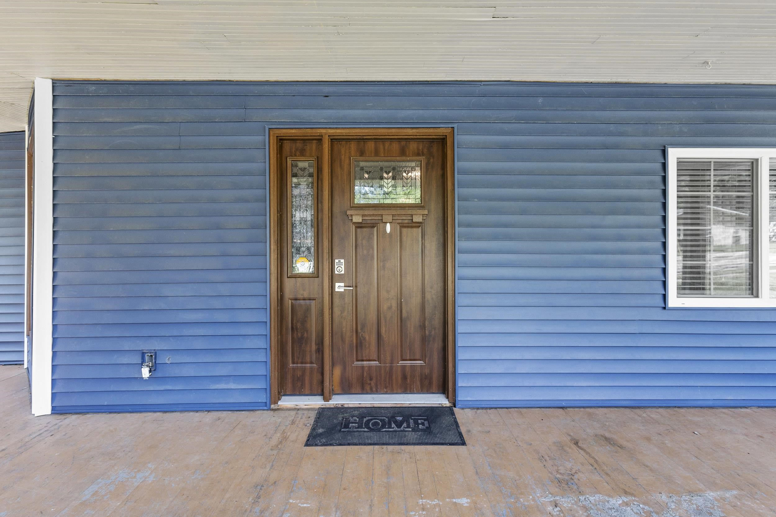 611 West Fulton Street Waupaca, WI 54981 - Photo 4 of 33