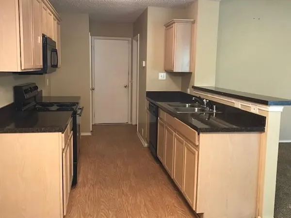 $1,995 | 220 Pinecrest Drive, Seagoville, TX 75159