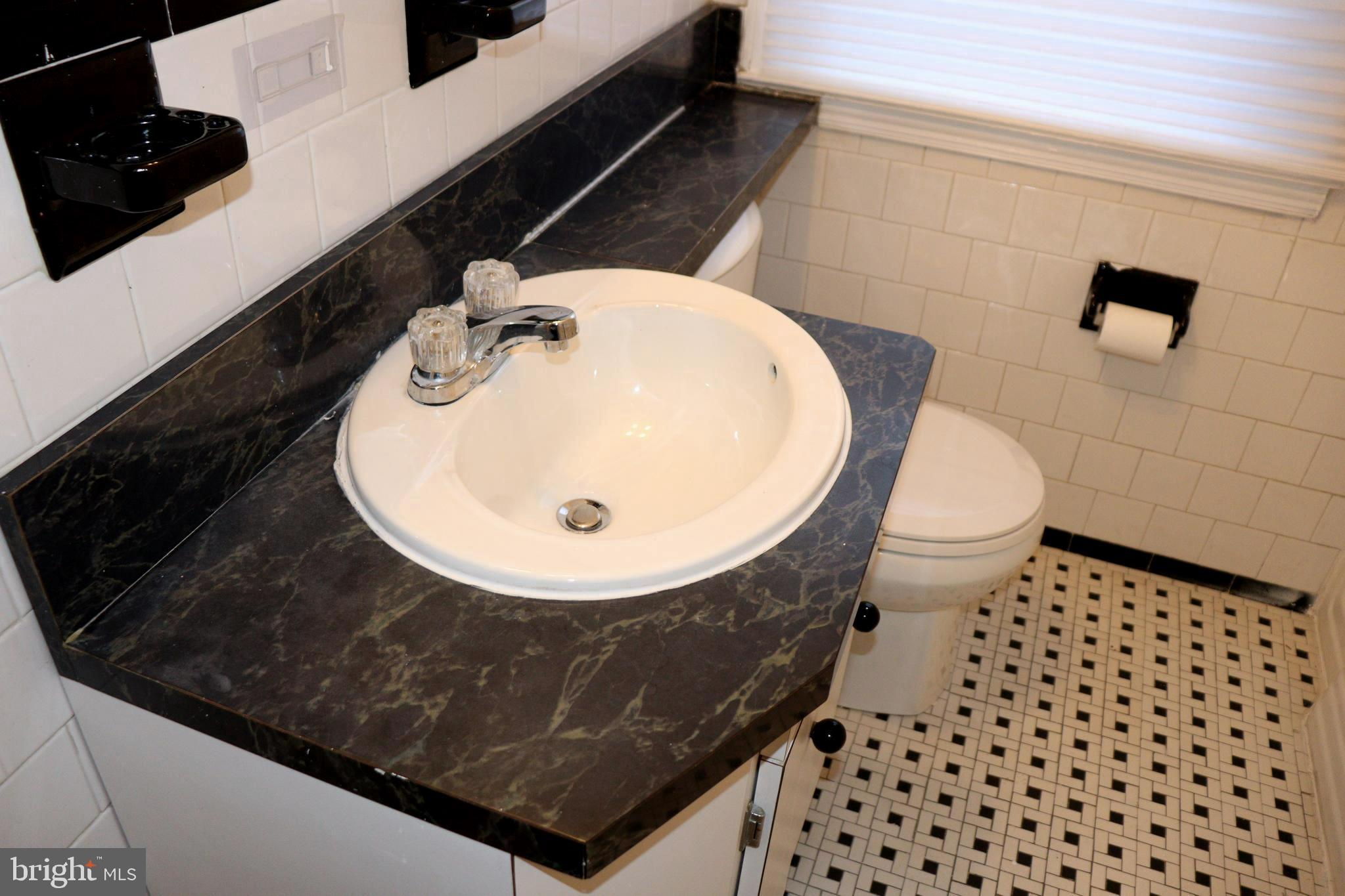 6307 Leith Walk Baltimore, MD 21239 - Photo 11 of 15