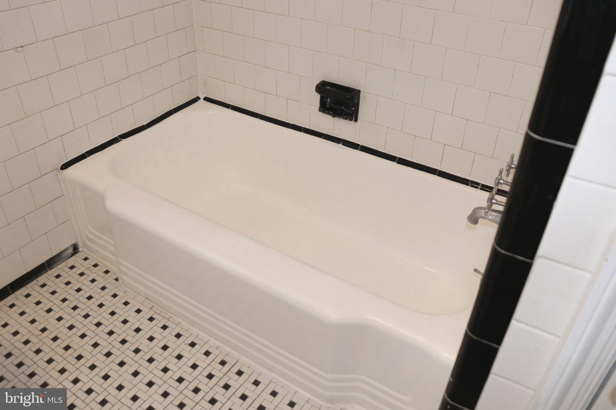 6307 Leith Walk Baltimore, MD 21239 - Photo 12 of 15