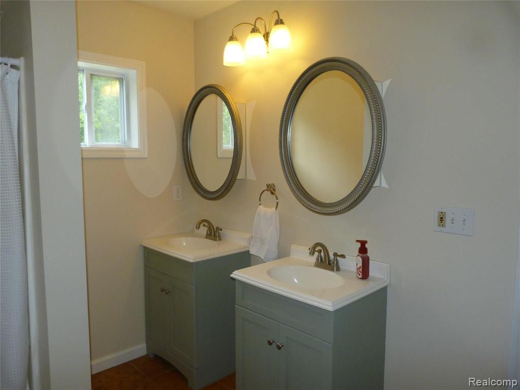 1300 Elms Road Flint, MI 48532 - Photo 14 of 21