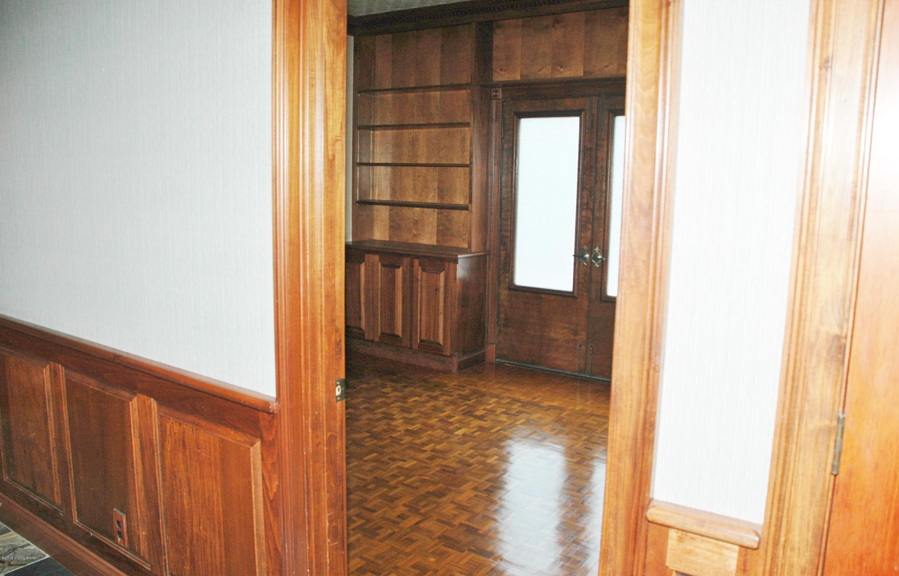 813 Rugby Place Louisville, KY 40222 - Photo 28 of 54 1st story office or library.