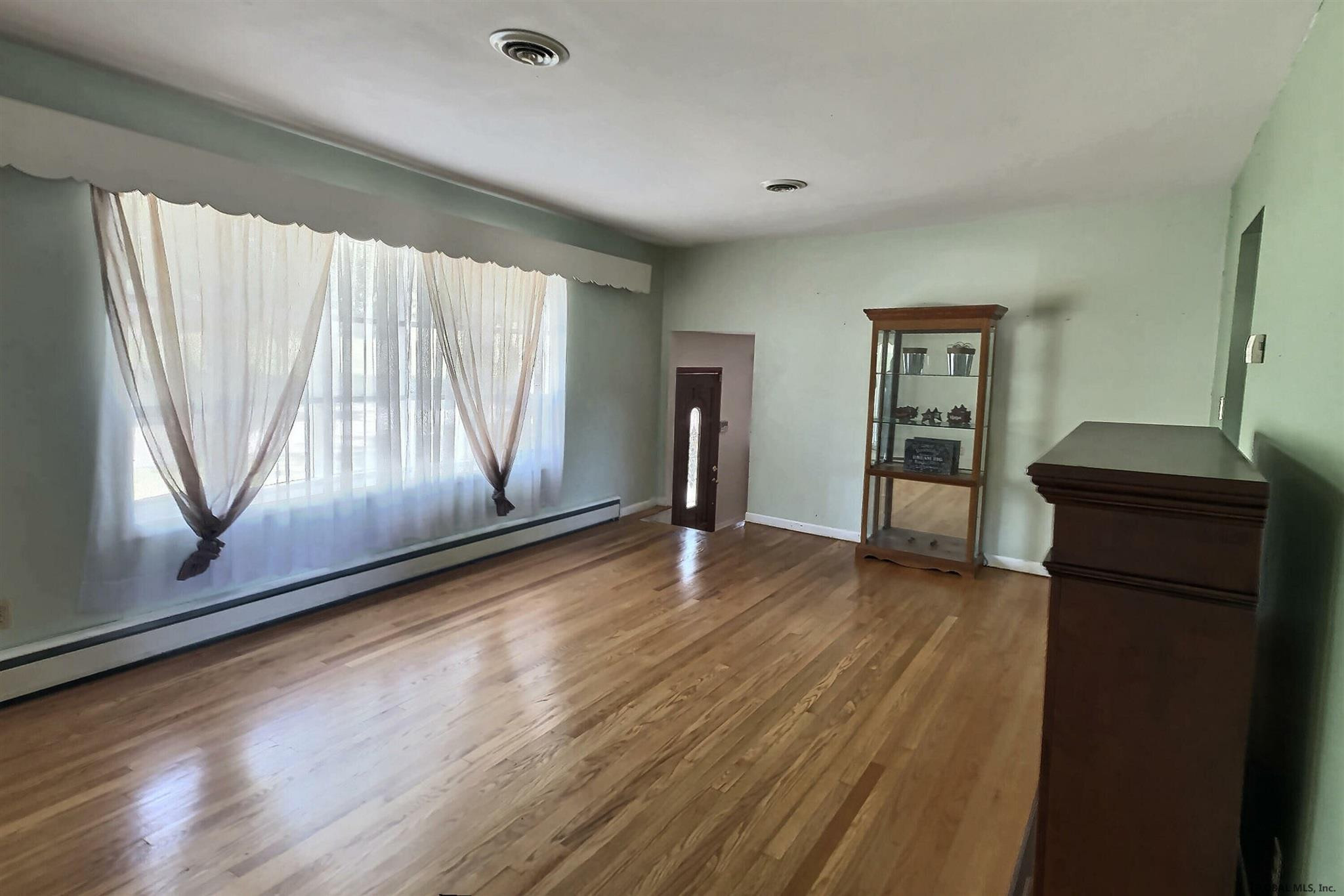 188 Consaul Road Colonie, NY 12205 - Photo 3 of 19 Photo 3