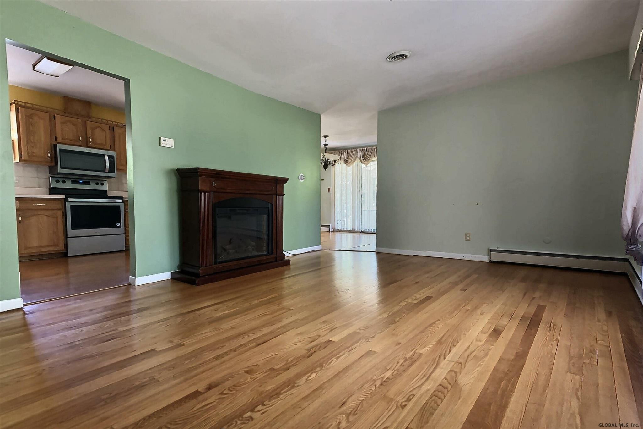 188 Consaul Road Colonie, NY 12205 - Photo 4 of 19 Photo 4