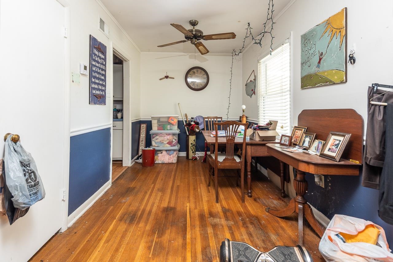 5080 Sea Isle Road Memphis, TN 38117 - Photo 17 of 21 a living room with furniture a window and a clock