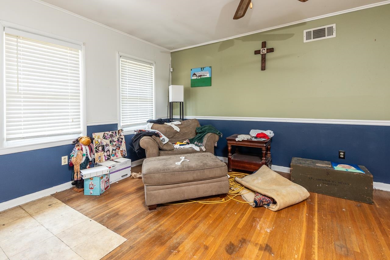 5080 Sea Isle Road Memphis, TN 38117 - Photo 18 of 21 a bedroom with bed and window