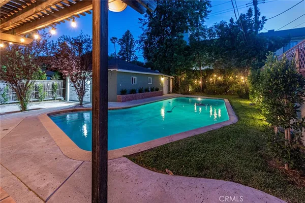 $1,499,000 | 409 South Lamer Street, Burbank, CA 91506