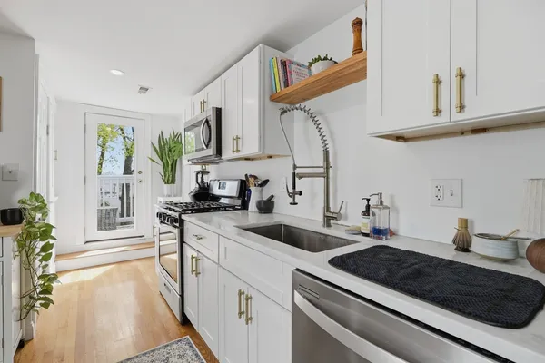 $389,999 | 13 Roy Street, Unit 3, Swampscott, MA 01907