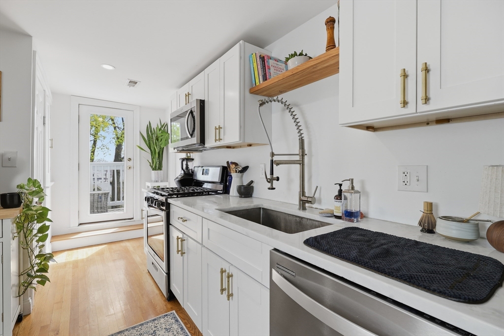13 Roy Street, Unit 3 Swampscott, MA 01907 - Photo 10 of 26