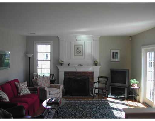302 Webster Street Needham, MA 02494 - Photo 5 of 19 Gallery Image 5