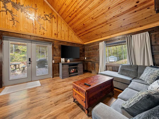 $549,900 | 11040 East Purdue Farm Road, Dubois, IN 47527