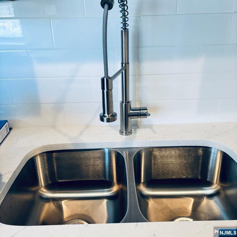 95 Regency Park, Unit 95 Ramsey, NJ 07446 - Photo 7 of 13 a bathroom with a sink and a mirror