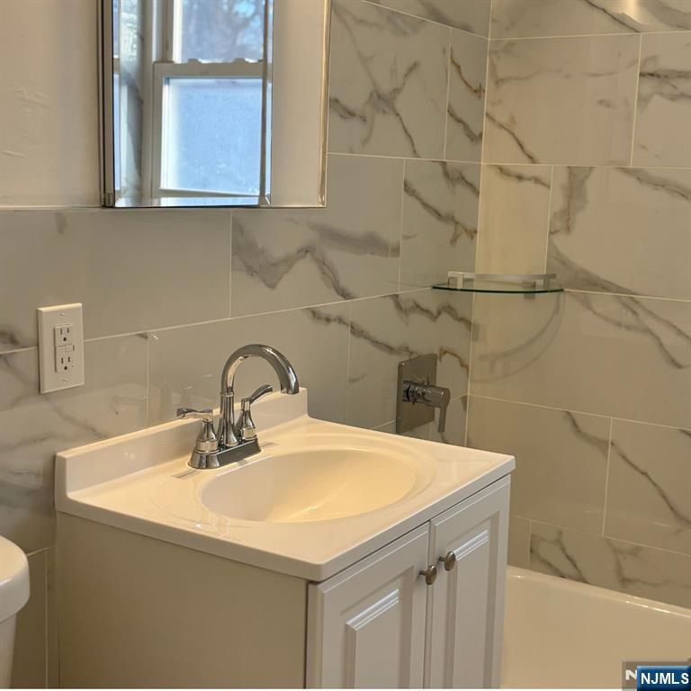 95 Regency Park, Unit 95 Ramsey, NJ 07446 - Photo 10 of 13 a bathroom with a sink and a mirror