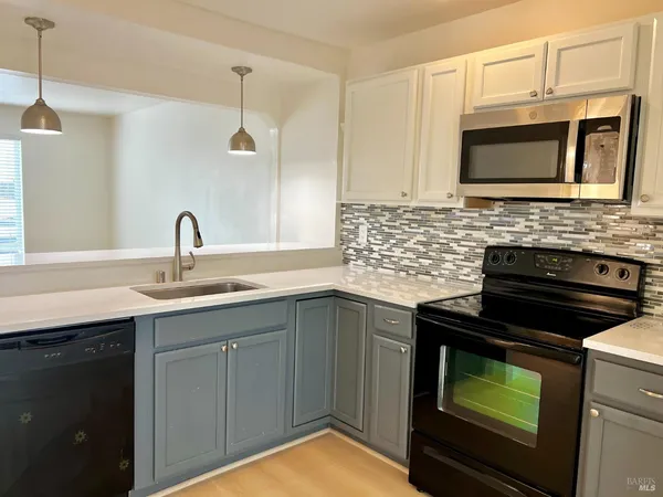 $359,000 | 490 Edgewood Drive, Unit 23, Vacaville, CA 95688