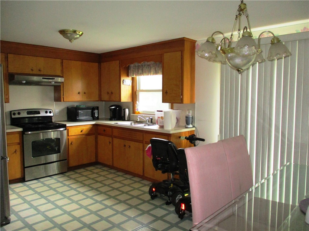 48 Leicestershire Road Irondequoit, NY 14609 - Photo 4 of 15