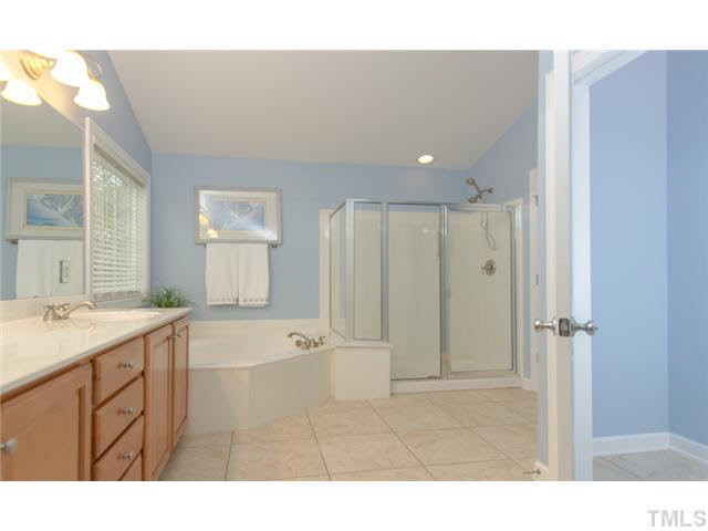 2516 Treen Street Raleigh, NC 27614 - Photo 15 of 25 Master Bath/Spa