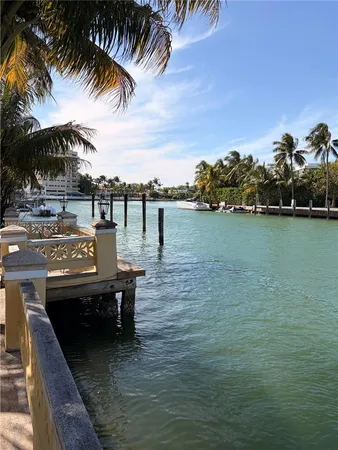 $2,500 | 4812 Pine Tree Drive, Unit 205, Miami Beach, FL 33140