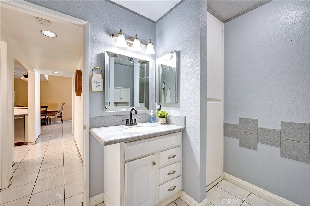 15000 Downey Avenue, Unit 343 Paramount, CA 90723 - Photo 30 of 39 a spacious bathroom with a double vanity sink mirror and