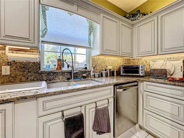 $330,000 | 220 South Avenue, Eustis, FL 32726