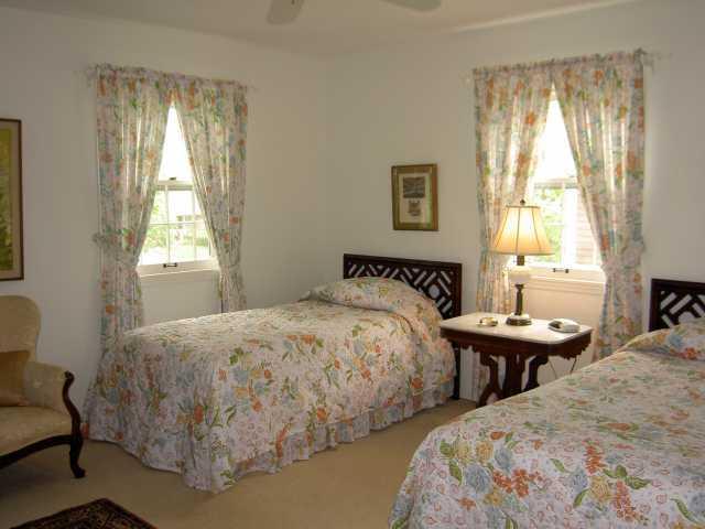 1924 Hythe Road Columbus, OH 43220 - Photo 15 of 18