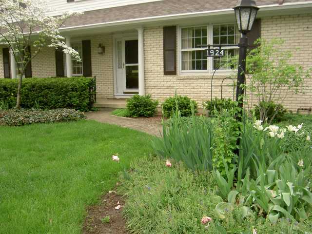 1924 Hythe Road Columbus, OH 43220 - Photo 2 of 18