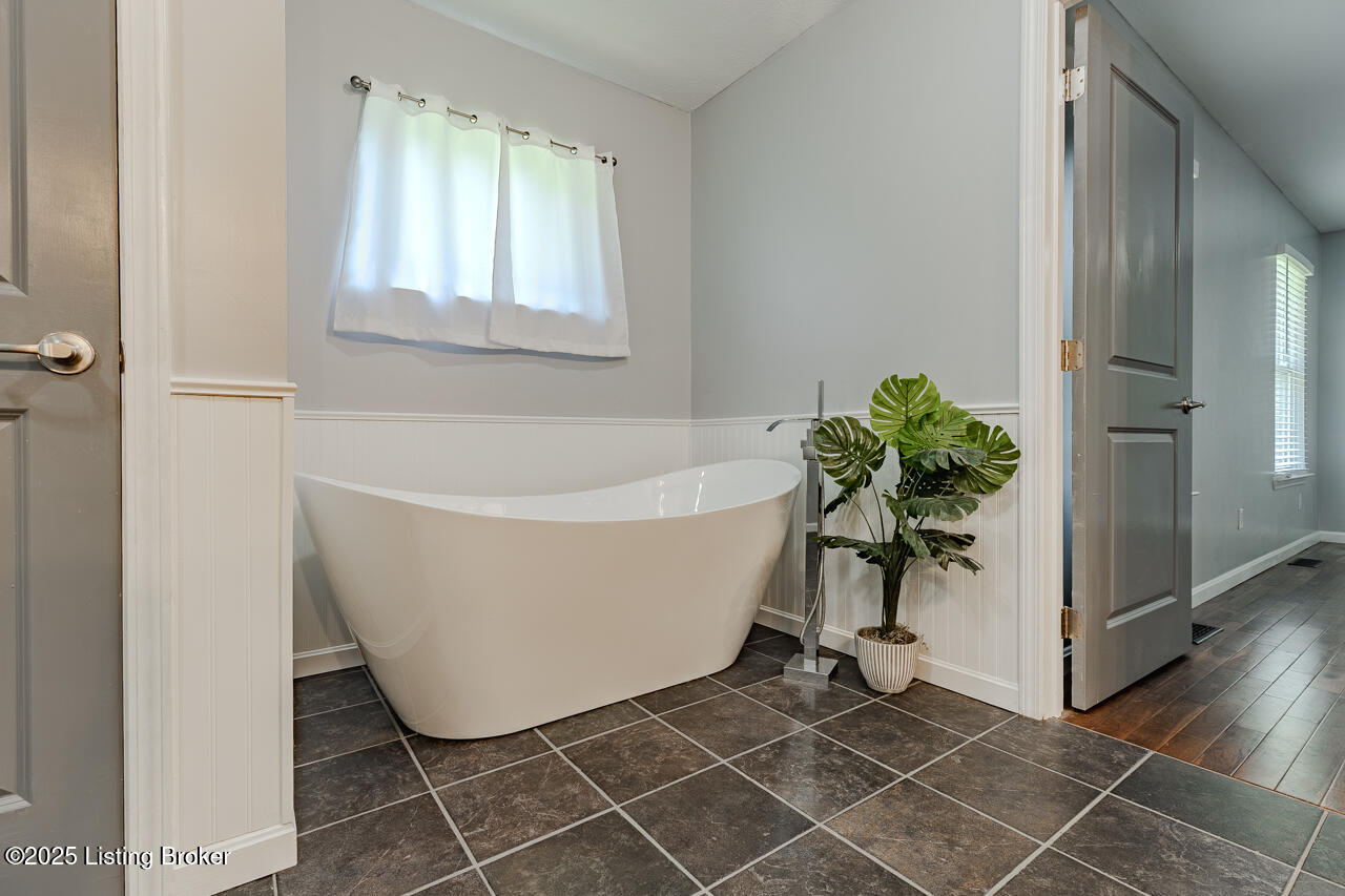 2025 Garrett Road Brandenburg, KY 40108 - Photo 20 of 31 GoldenHourPhoto-46