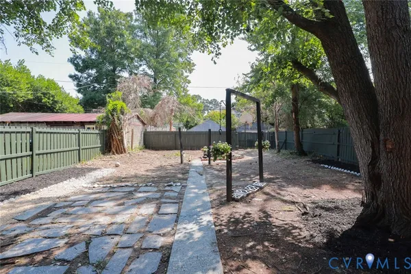 a view of a house with backyard and a tree