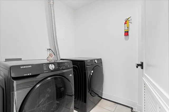 $630,000 | 3653 West Barry Avenue, Unit 4E, Chicago, IL 60618