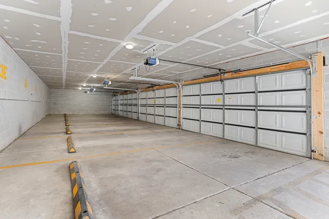 $630,000 | 3653 West Barry Avenue, Unit 4E, Chicago, IL 60618