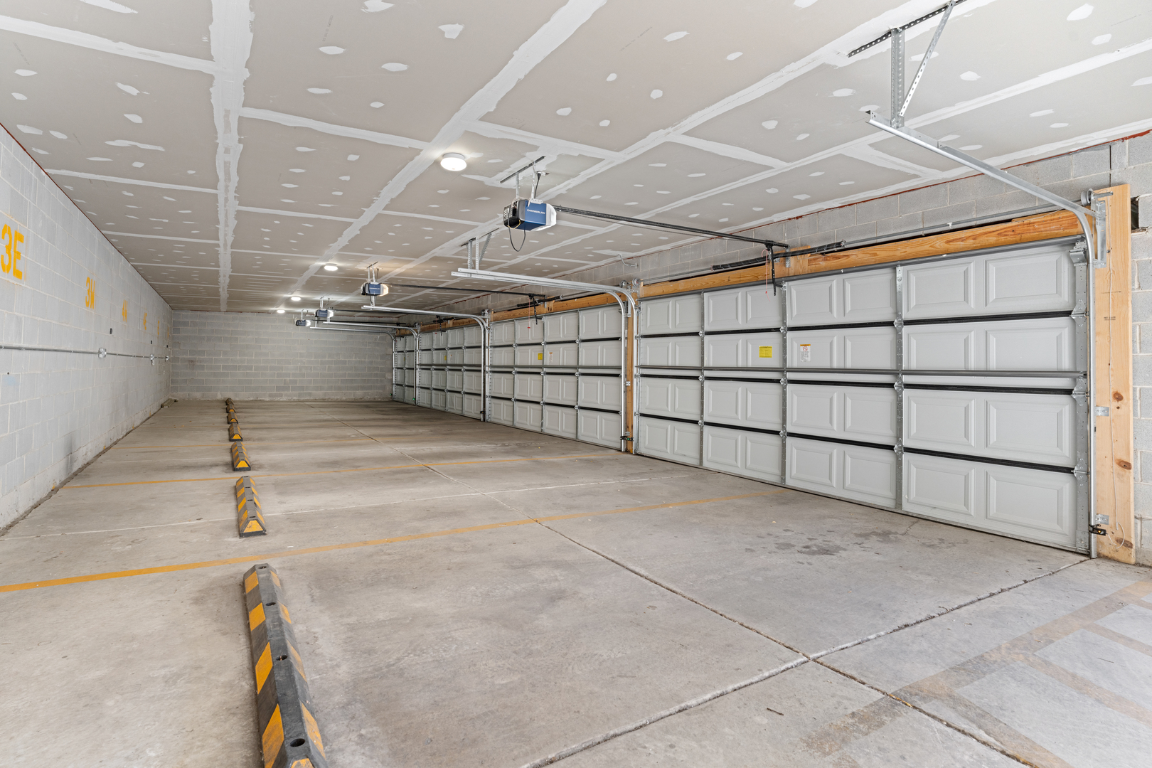 3653 West Barry Avenue, Unit 4E Chicago, IL 60618 - Photo 15 of 16