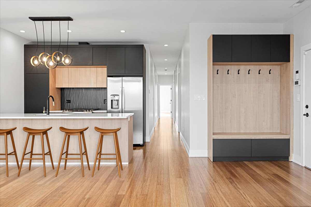 3653 West Barry Avenue, Unit 4E Chicago, IL 60618 - Photo 5 of 16