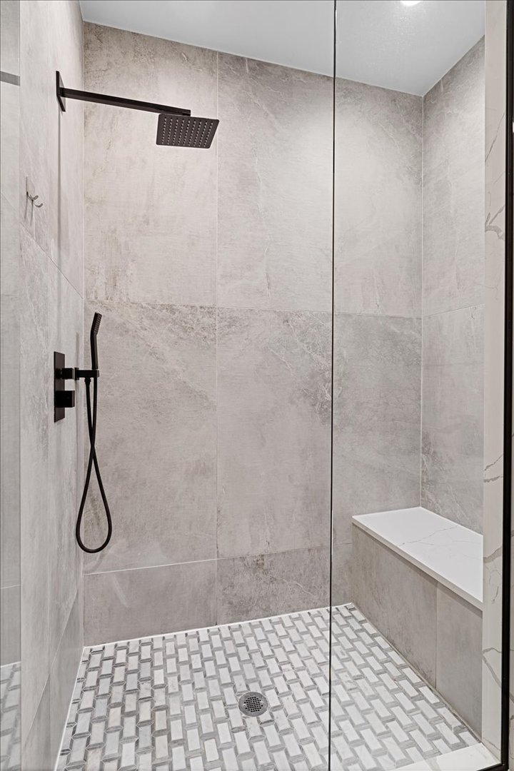 3653 West Barry Avenue, Unit 4E Chicago, IL 60618 - Photo 8 of 16