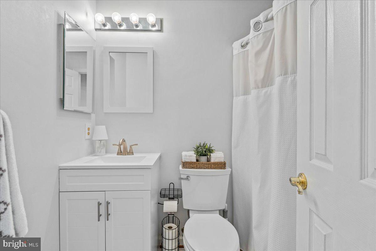 9245 Ridgefield Circle Frederick, MD 21701 - Photo 23 of 53 Second level full bath