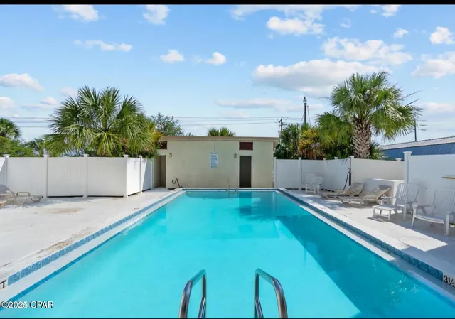 $177,950 | 4114 Holiday Drive, Unit 17, Panama City Beach, FL 32408