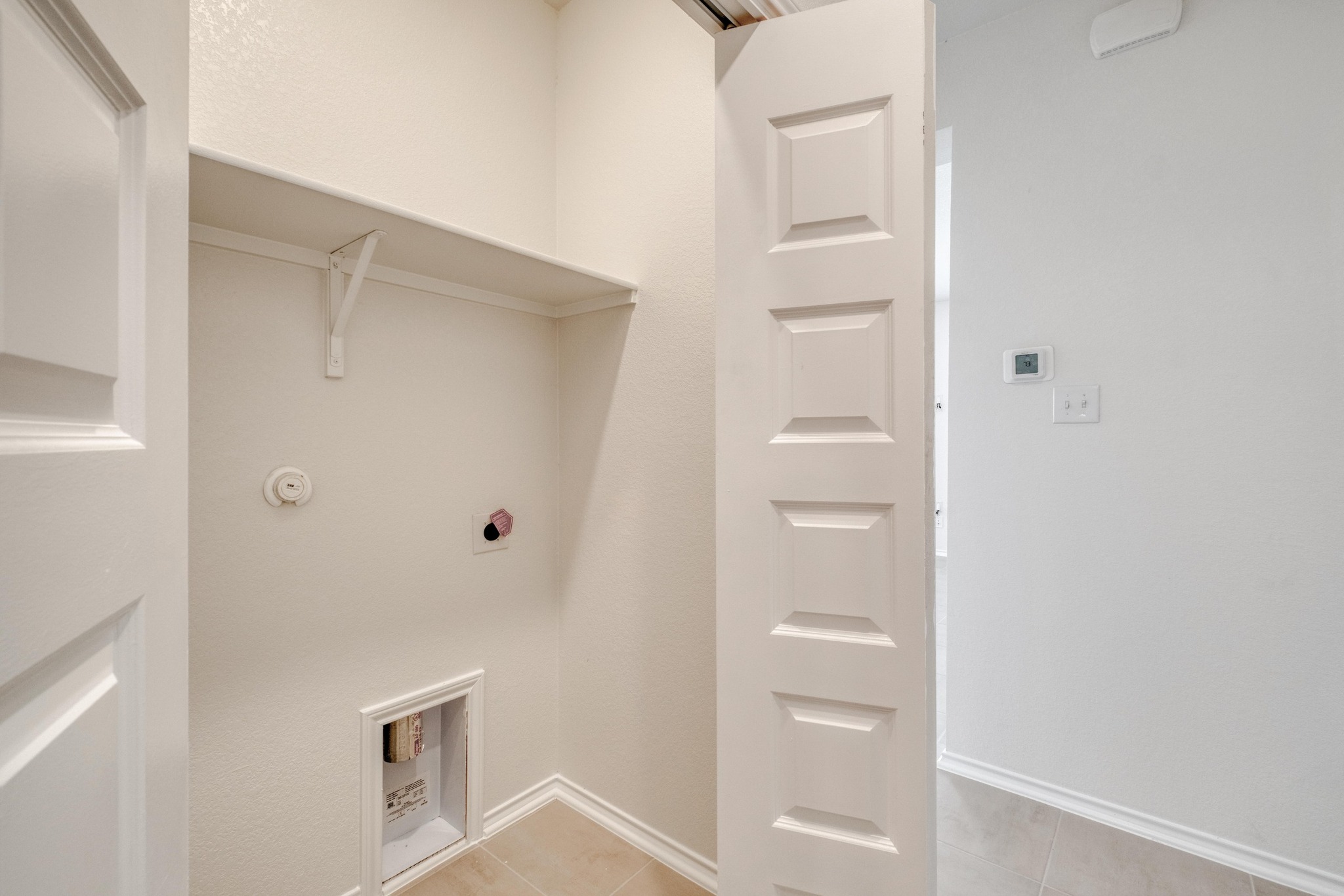 280 Feathers Street Jarrell, TX 76537 - Photo 24 of 28 a view of walk in closet