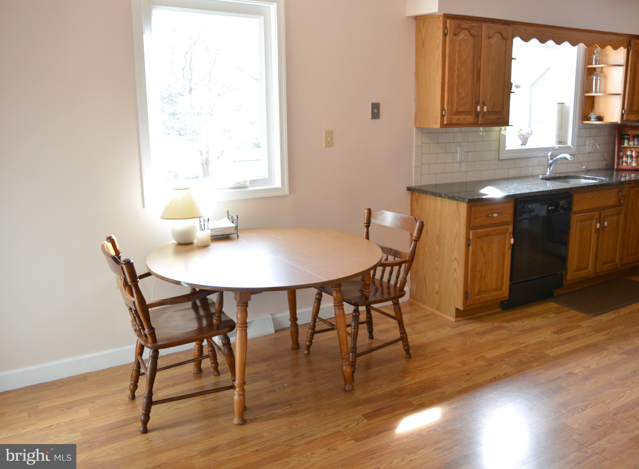 Eat-In Kitchen