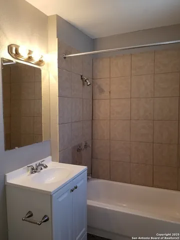 $750 | 3101 North Elmendorf Street, Unit 2, San Antonio, TX 78201