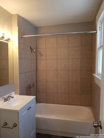 $750 | 3101 North Elmendorf Street, Unit 2, San Antonio, TX 78201