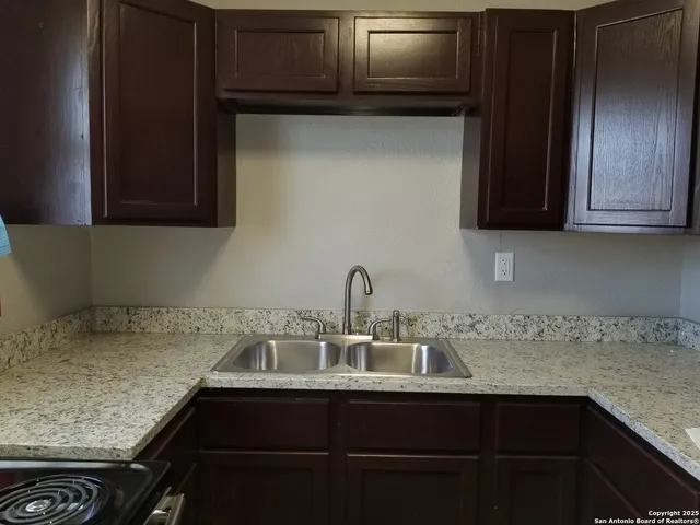 $750 | 3101 North Elmendorf Street, Unit 2, San Antonio, TX 78201