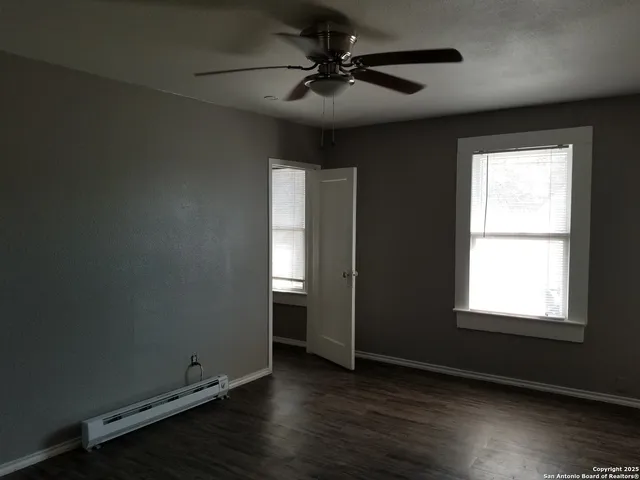 $750 | 3101 North Elmendorf Street, Unit 2, San Antonio, TX 78201