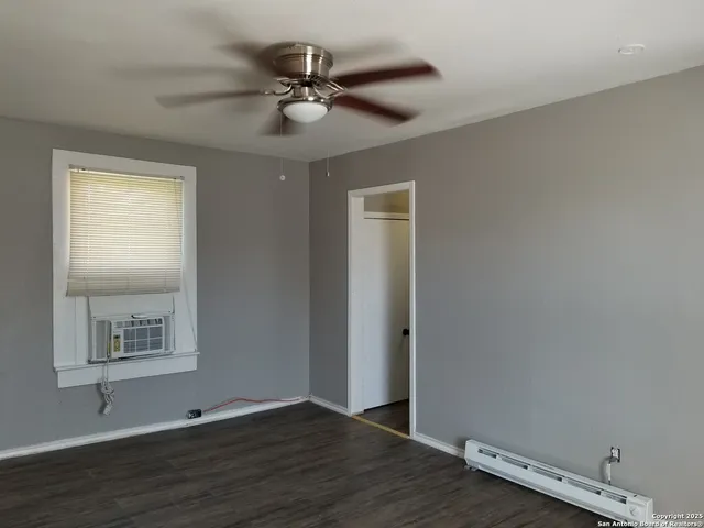 $750 | 3101 North Elmendorf Street, Unit 2, San Antonio, TX 78201