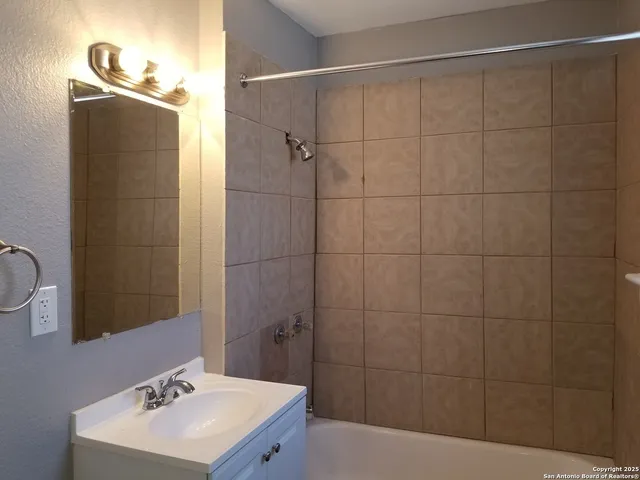 $750 | 3101 North Elmendorf Street, Unit 2, San Antonio, TX 78201