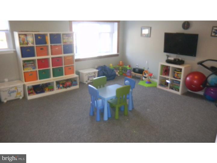 1657 Alba Road Willow Grove, PA 19090 - Photo 8 of 25 Family Room